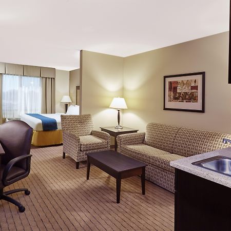 Holiday Inn Express & Suites Madison-Verona By Ihg Εξωτερικό φωτογραφία