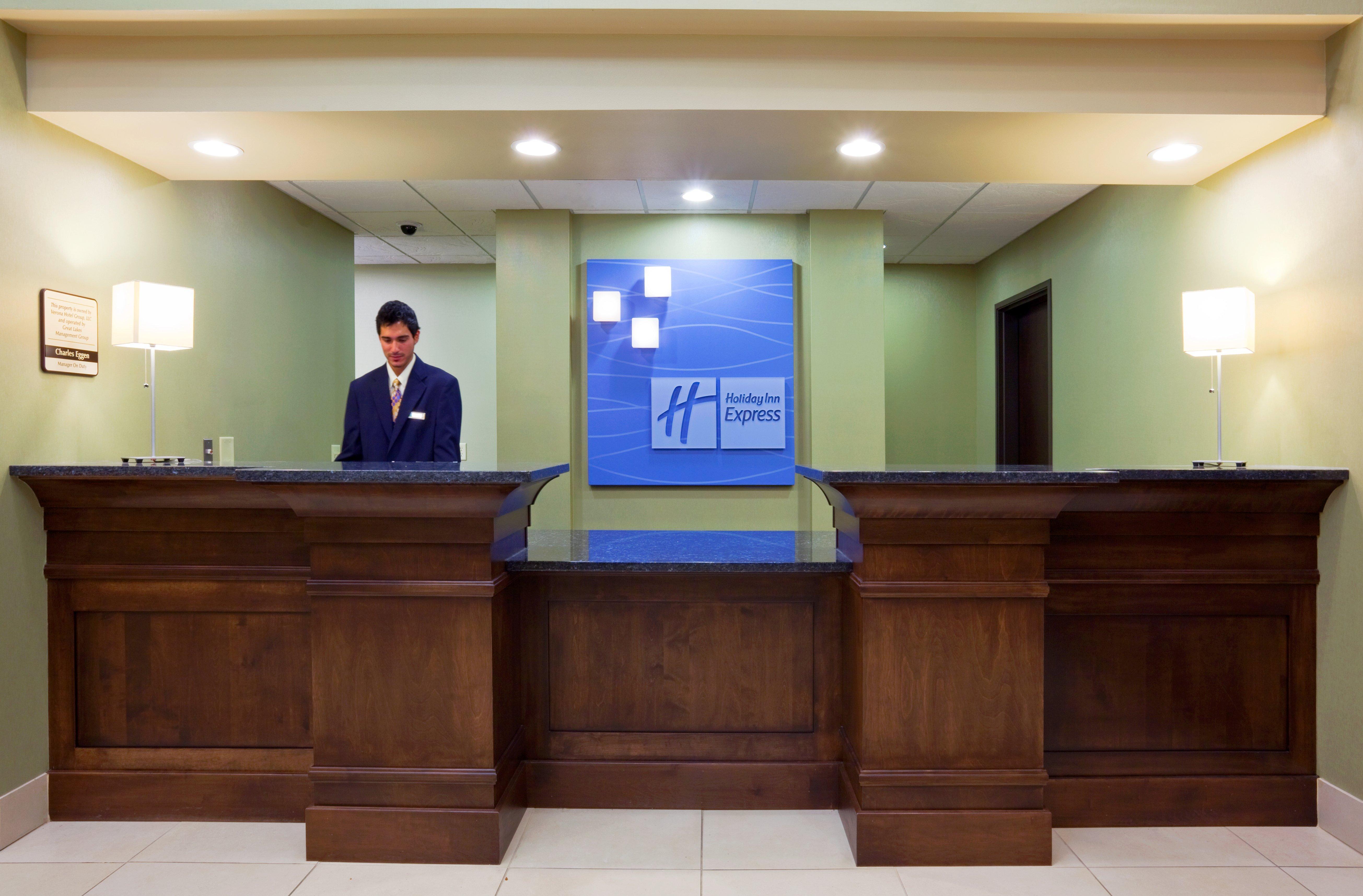 Holiday Inn Express & Suites Madison-Verona By Ihg Εξωτερικό φωτογραφία