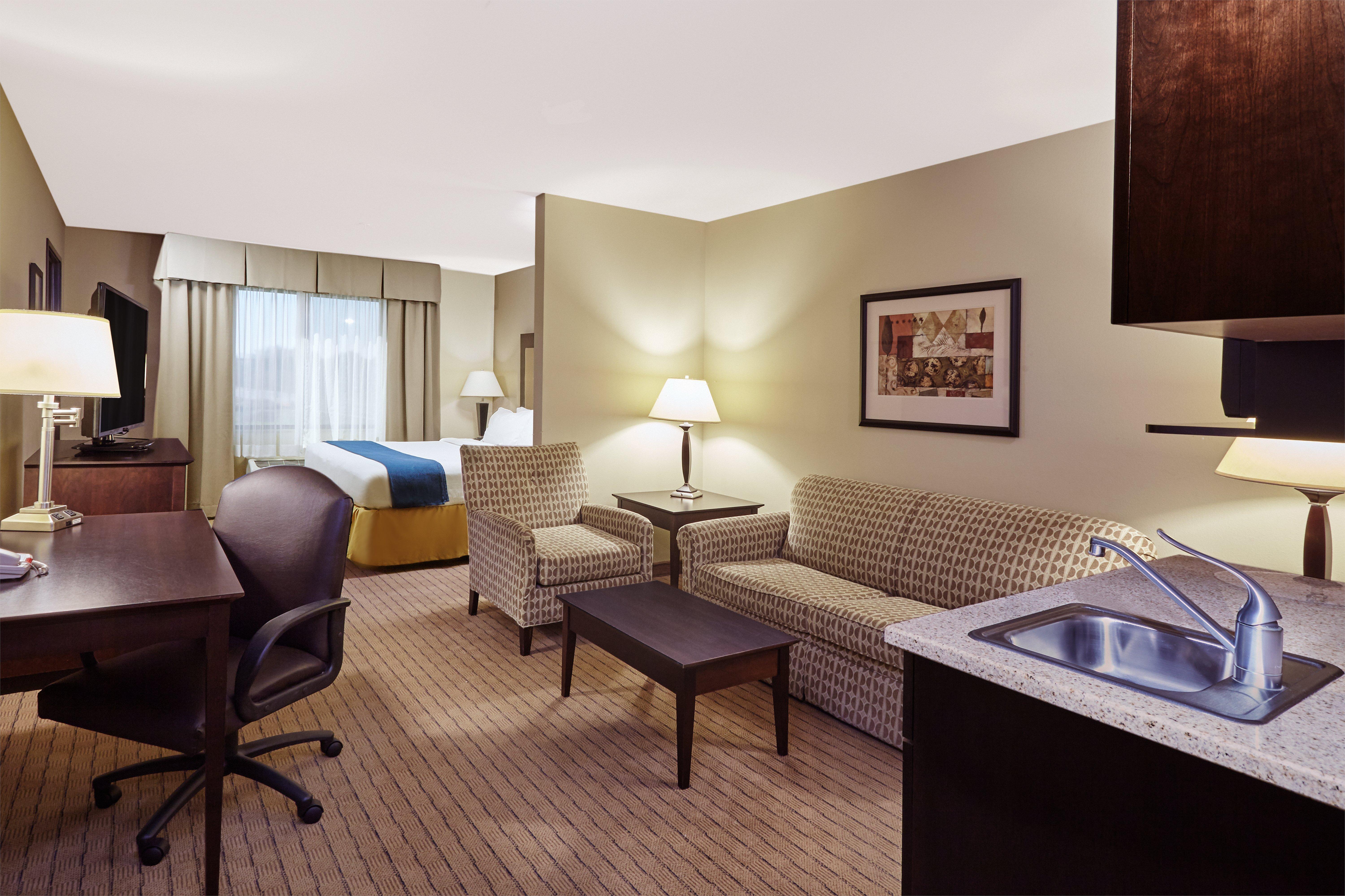 Holiday Inn Express & Suites Madison-Verona By Ihg Εξωτερικό φωτογραφία