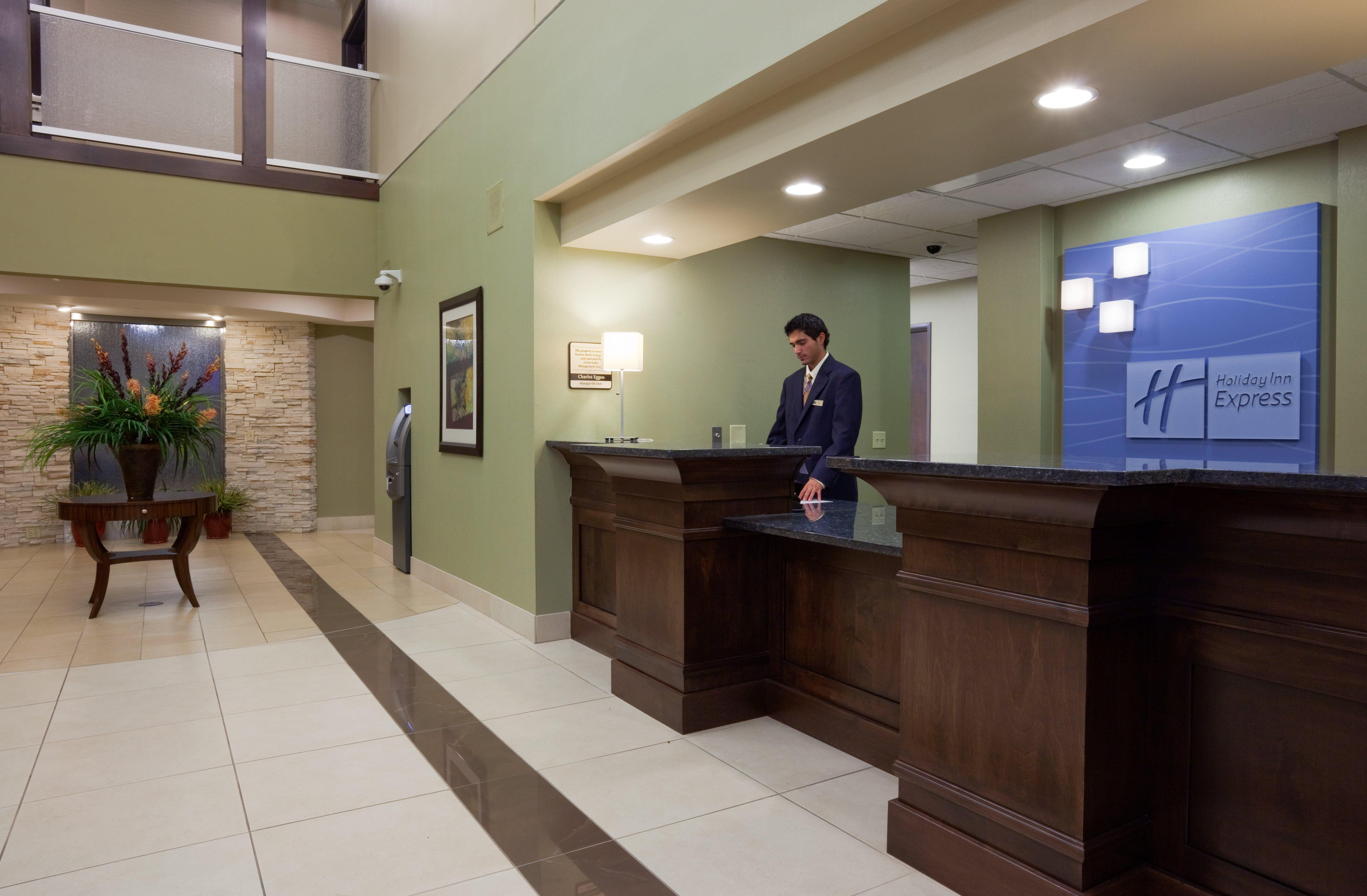Holiday Inn Express & Suites Madison-Verona By Ihg Εξωτερικό φωτογραφία