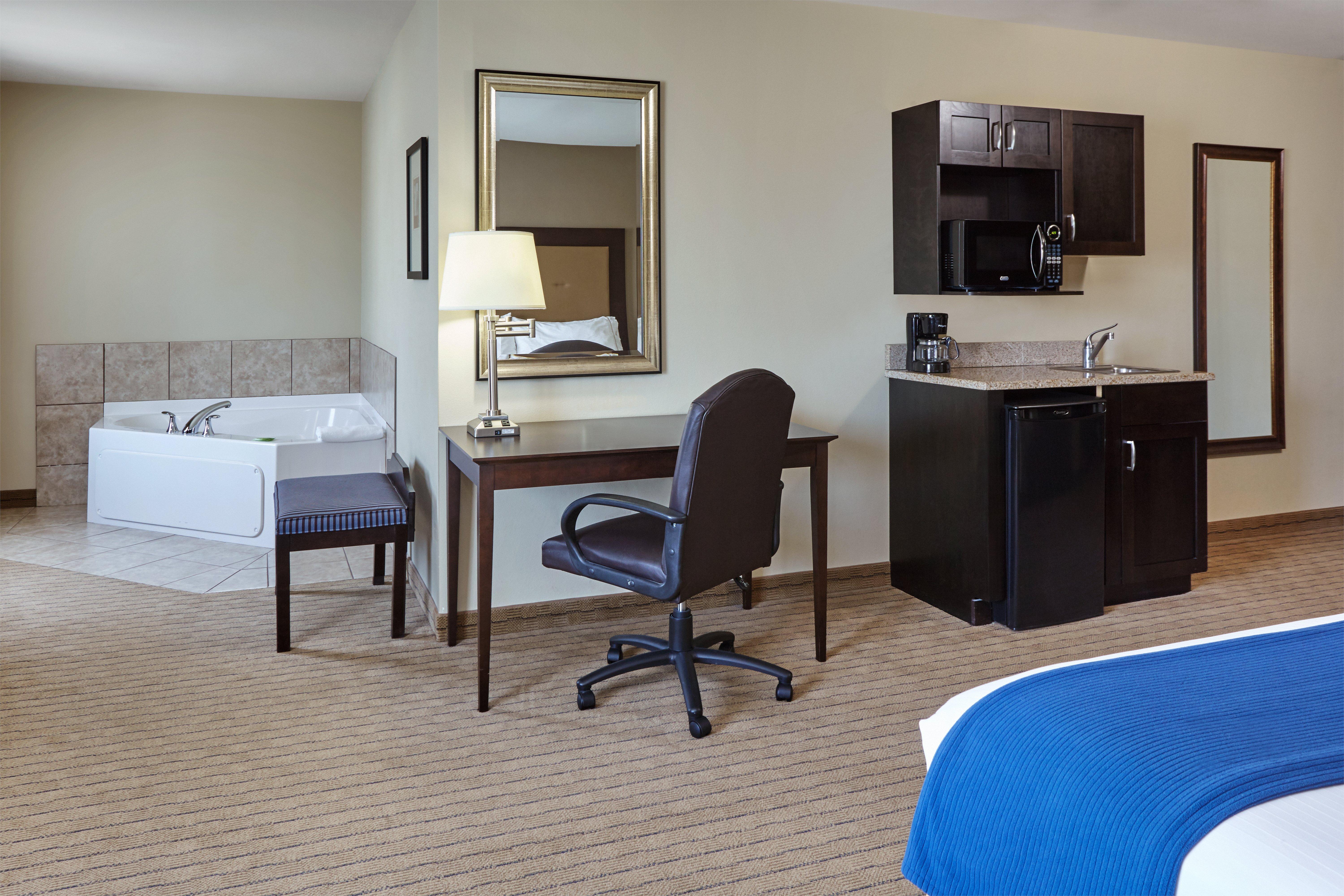 Holiday Inn Express & Suites Madison-Verona By Ihg Εξωτερικό φωτογραφία