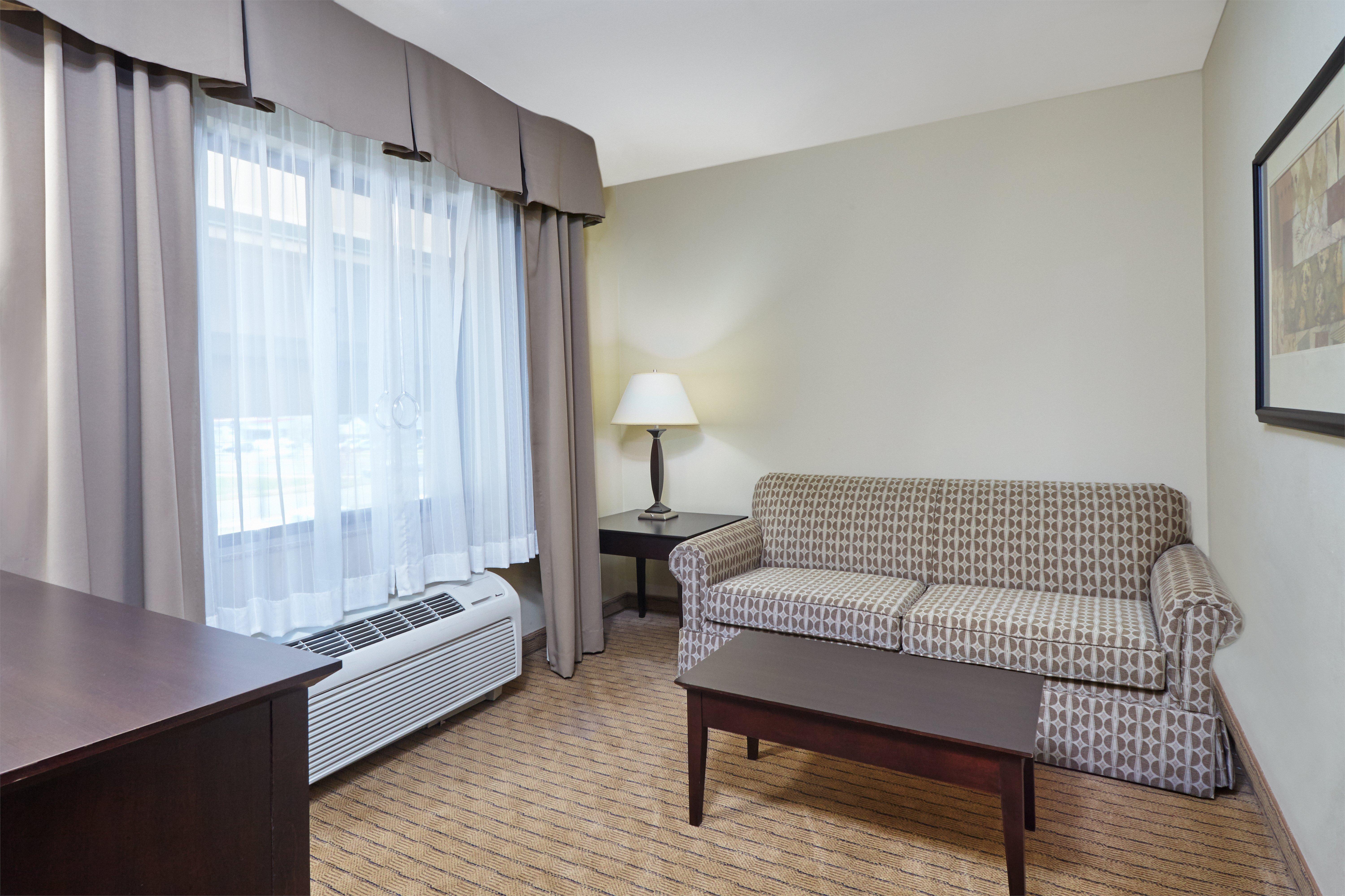 Holiday Inn Express & Suites Madison-Verona By Ihg Εξωτερικό φωτογραφία