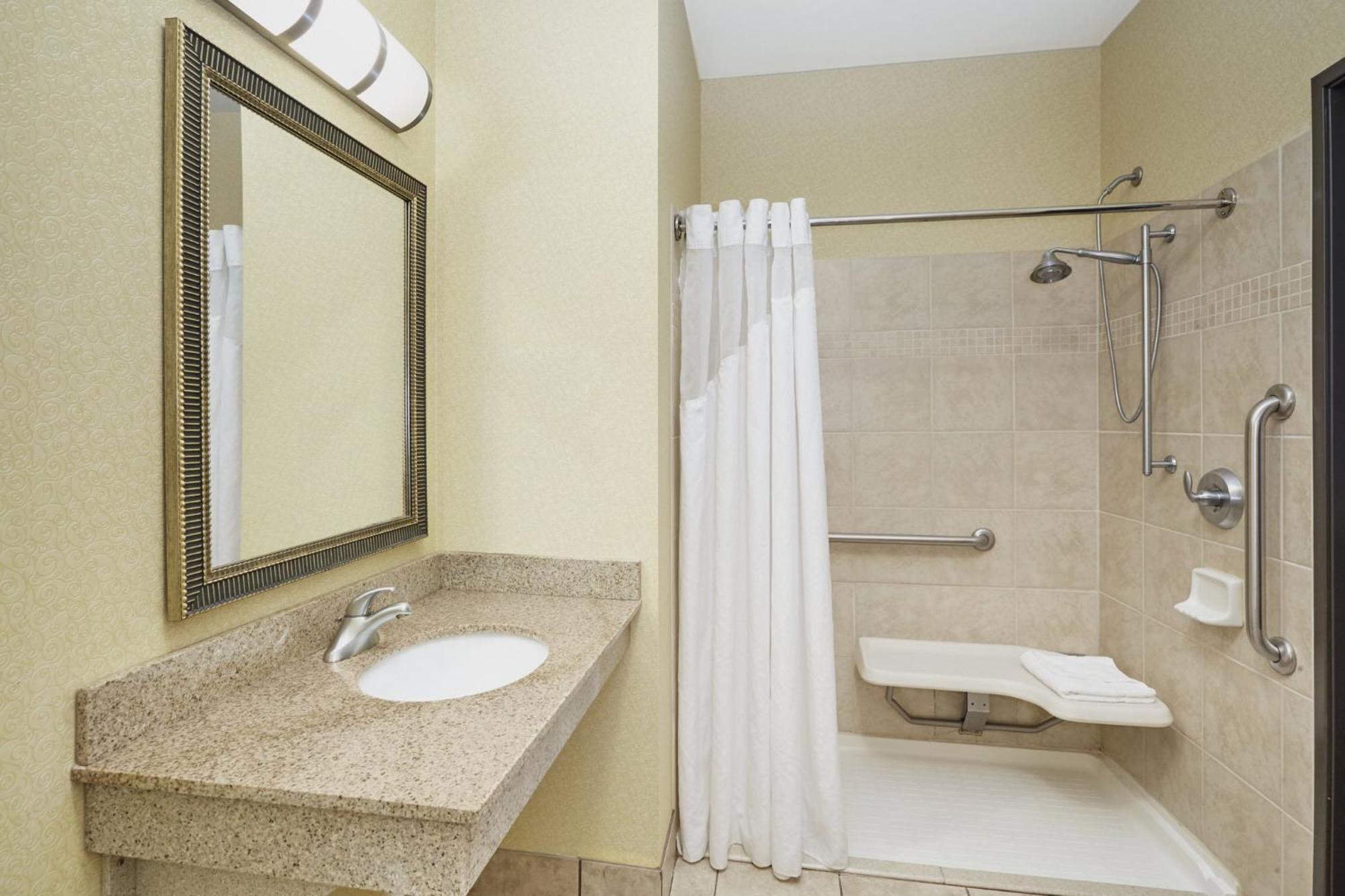 Holiday Inn Express & Suites Madison-Verona By Ihg Εξωτερικό φωτογραφία