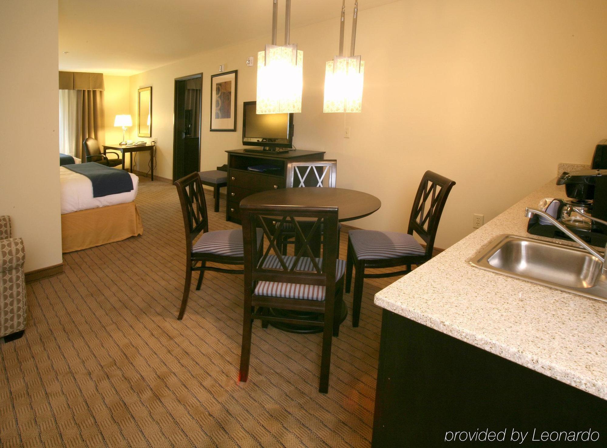 Holiday Inn Express & Suites Madison-Verona By Ihg Εξωτερικό φωτογραφία