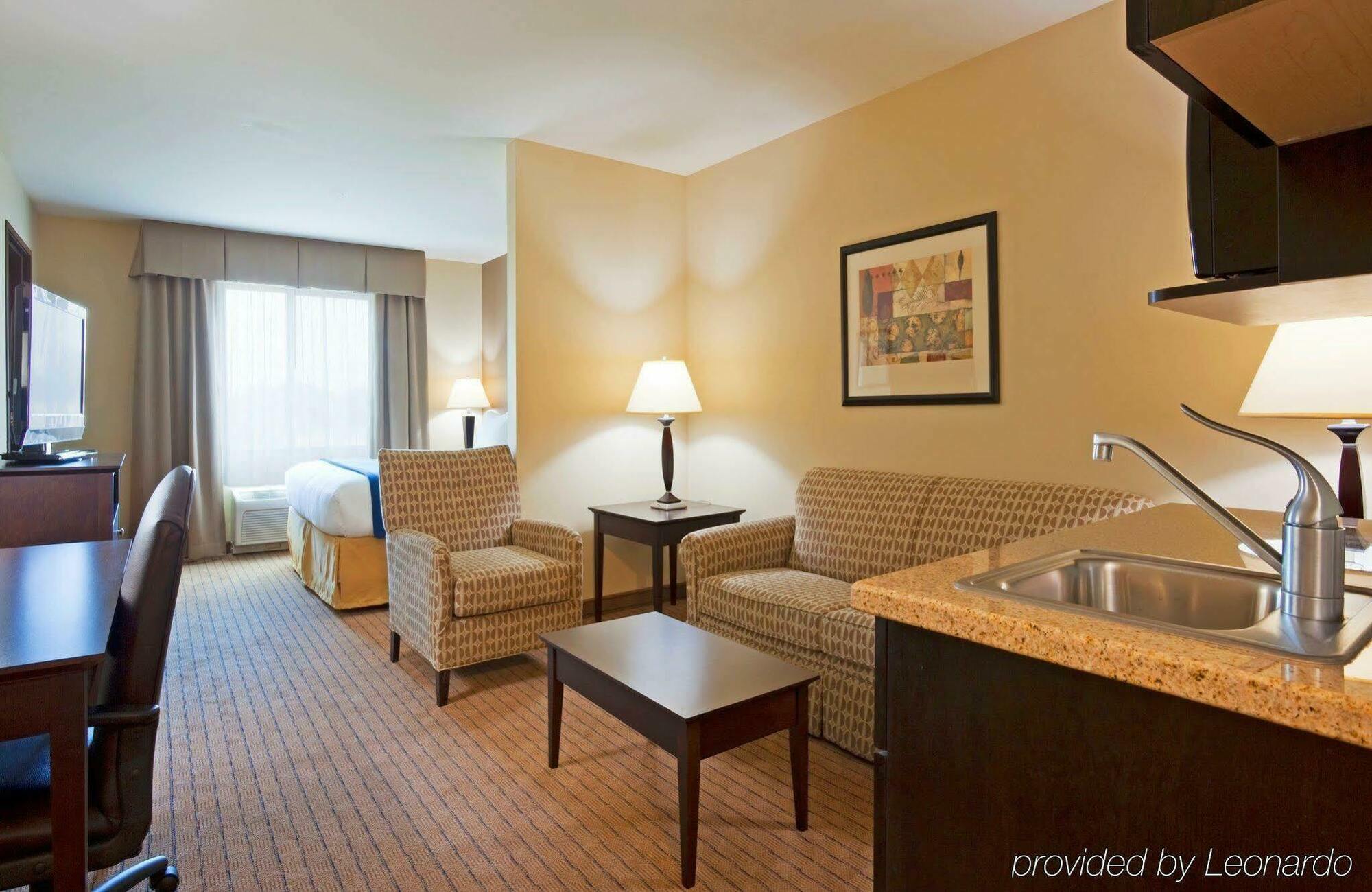 Holiday Inn Express & Suites Madison-Verona By Ihg Εξωτερικό φωτογραφία